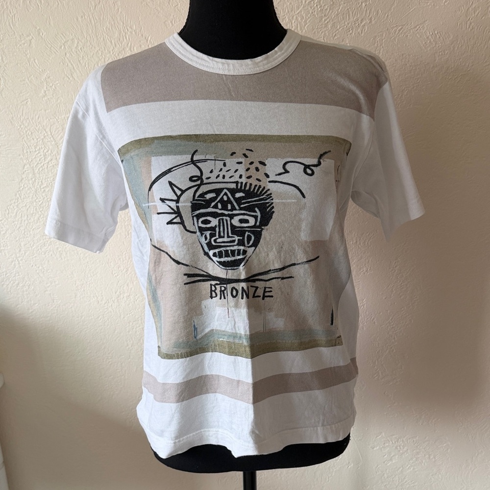 EUC COMME DES GARÇONS BASQUIAT Graphic 'Bronze' Tee in White and Tan SIZE SMALL